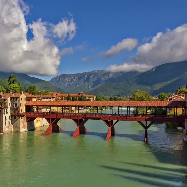ponte vecchio di bassano del grappa