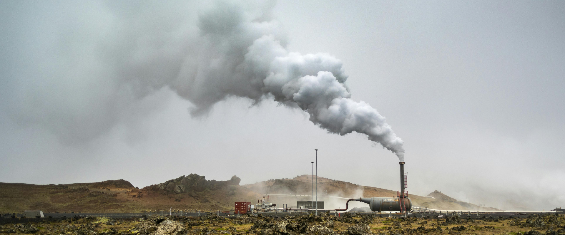 fabbrica con grandi emissioni di co2 e GHG